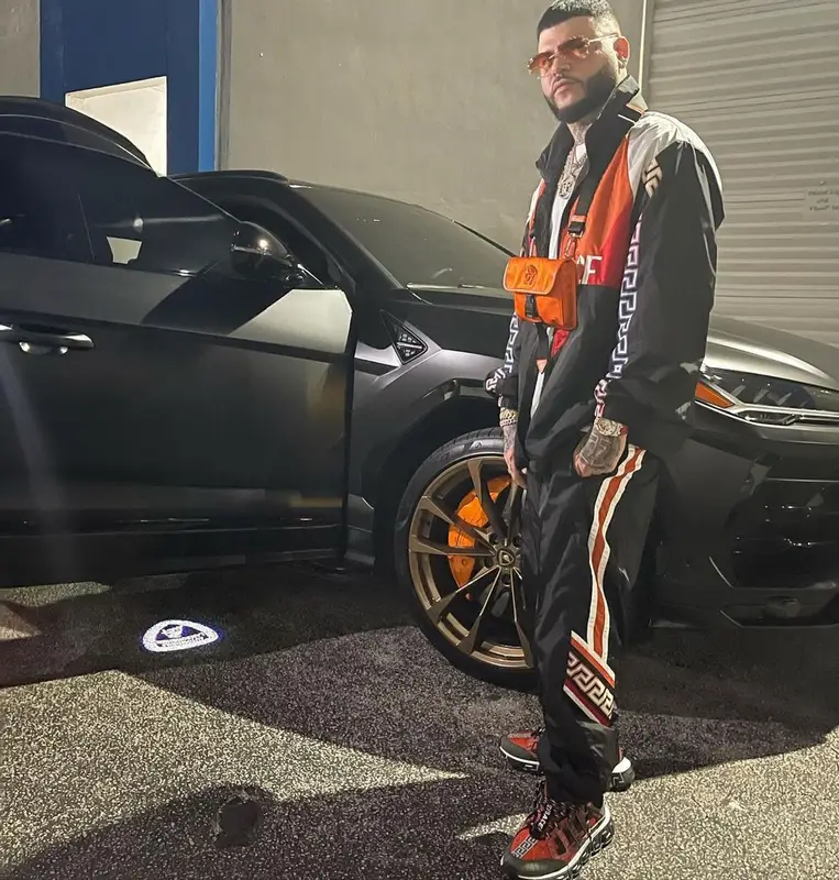 Farruko outfit in Versace, 2021
