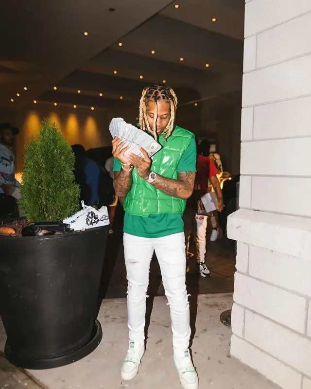 Lil Durk outfit in Bottega Veneta, Louis Vuitton, and Amiri, 2021