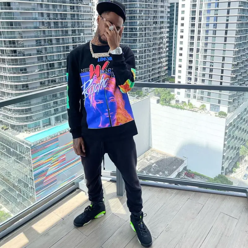Key Glock outfit in Jordan, Cartier, and New Era, 2021