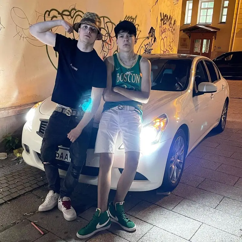 Молодой Платон outfit in Nike, Gucci, and Jordan, 2021