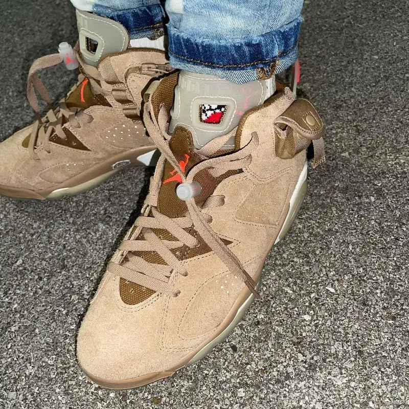 Stunna 4 Vegas outfit in Travis Scott Merch, Burberry, and Virgil Abloh, 2021