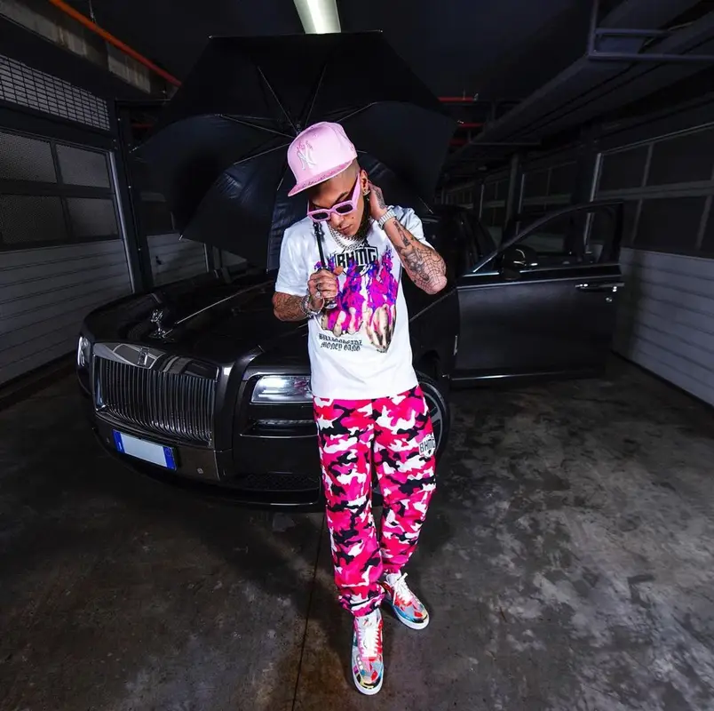 Sfera Ebbasta outfit in BHMG, Nike, and Marc Jacobs, 2021