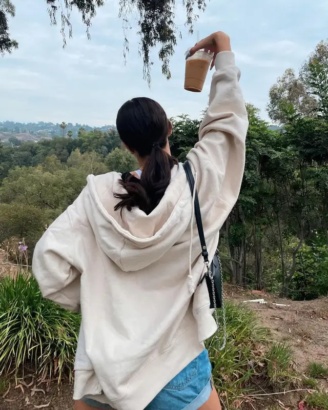 Charli D'Amelio outfit in Louis Vuitton, Tiffany&Co, and Elsa Peretti Merch, 2021