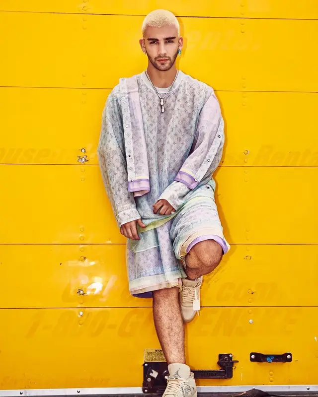 Manuel Turizo outfit in Louis Vuitton, Jordan, and Off-White, 2021