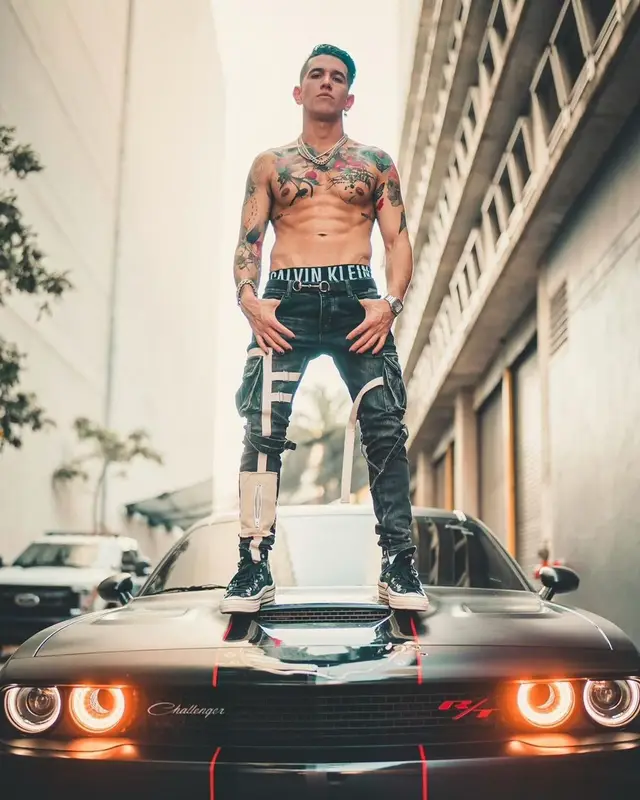 Lenny Tavarez outfit in Valabasas, Gucci, and Calvin Klein, 2021