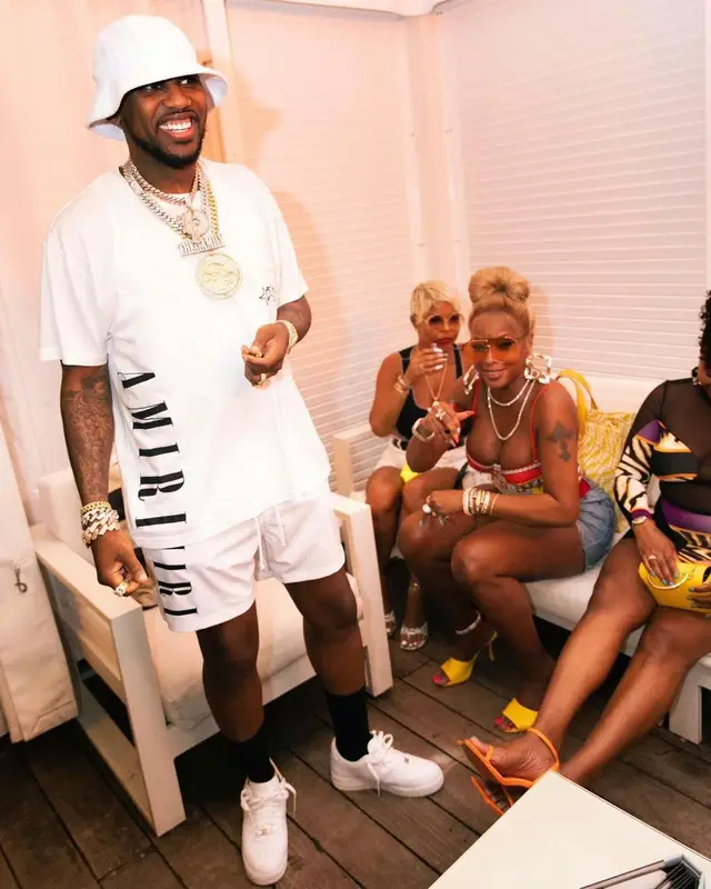 Fabolous outfit in Amiri and Nike, 2021