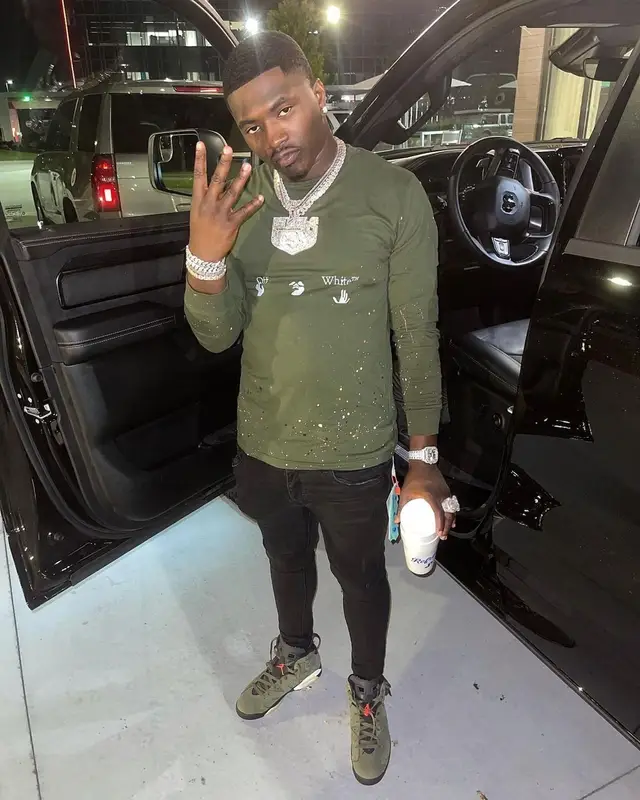 Bankroll Freddie outfit in Off-White, Jordan, and Travis Scott Merch, 2021