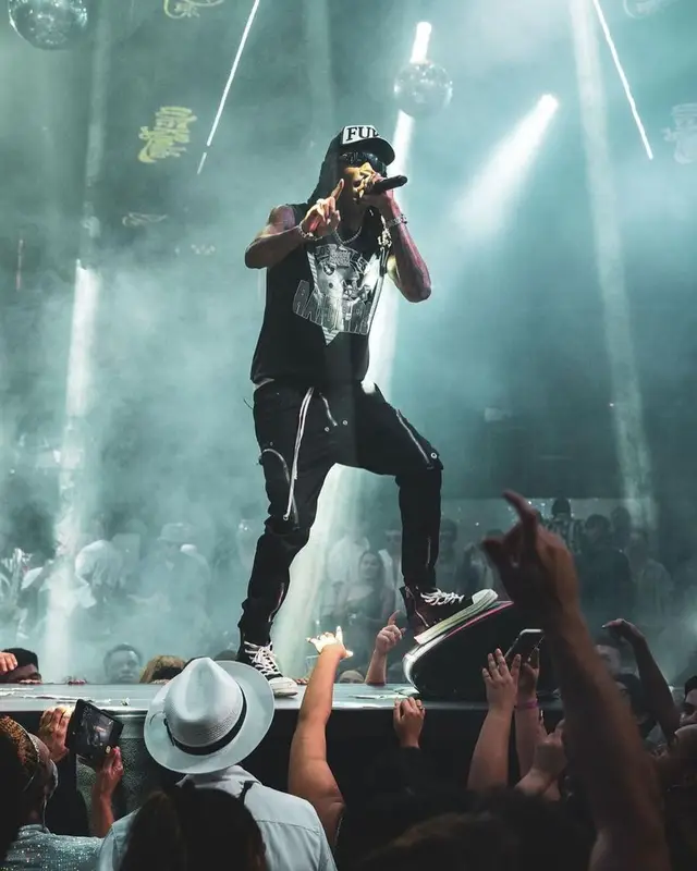 Wiz Khalifa outfit in Los Angeles Raiders, Oakley, and Fresh I Am, 2021