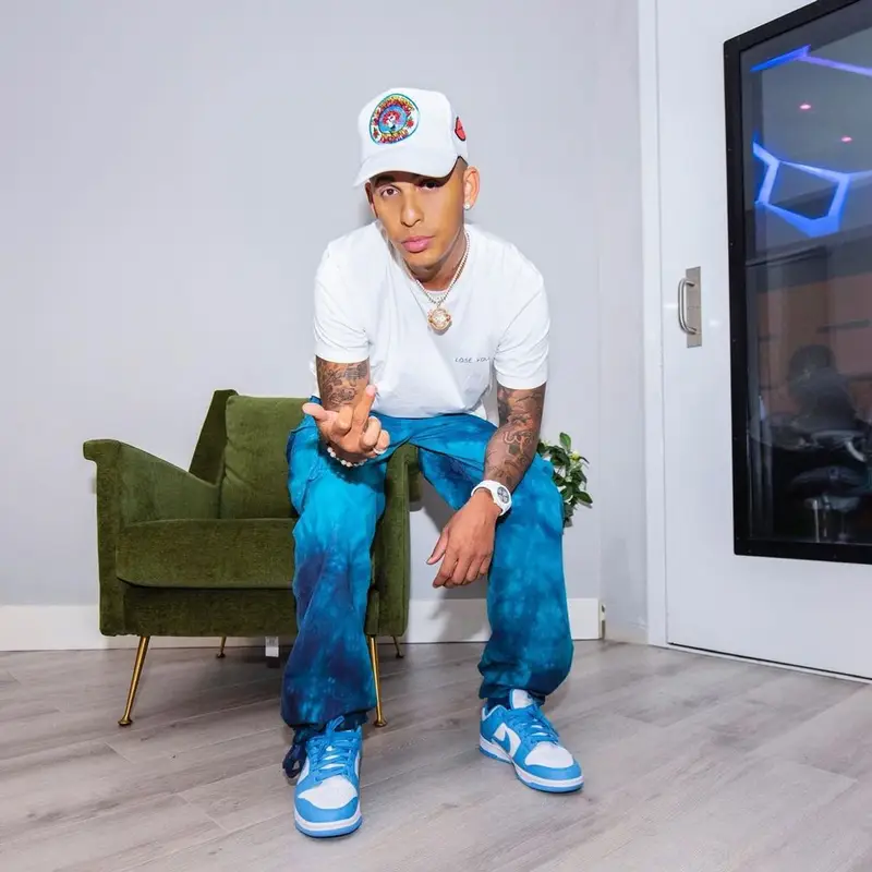 Rvssian outfit in Off-White and Nike, 2021