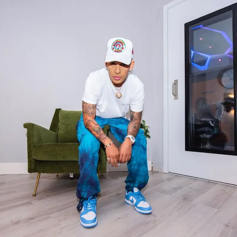 Rvssian outfit in Off-White and Nike, 2021
