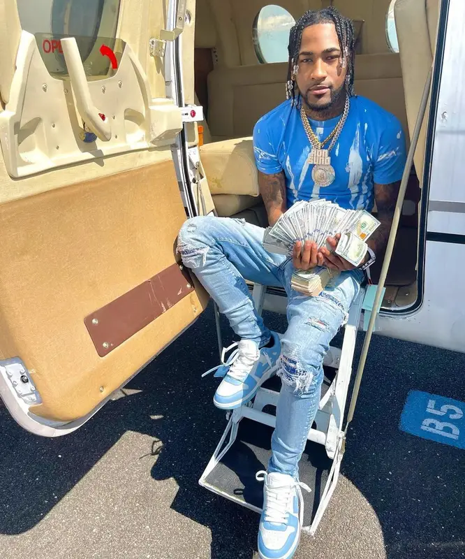 Ron Suno outfit in Off-White, Amiri, and Gucci, 2021