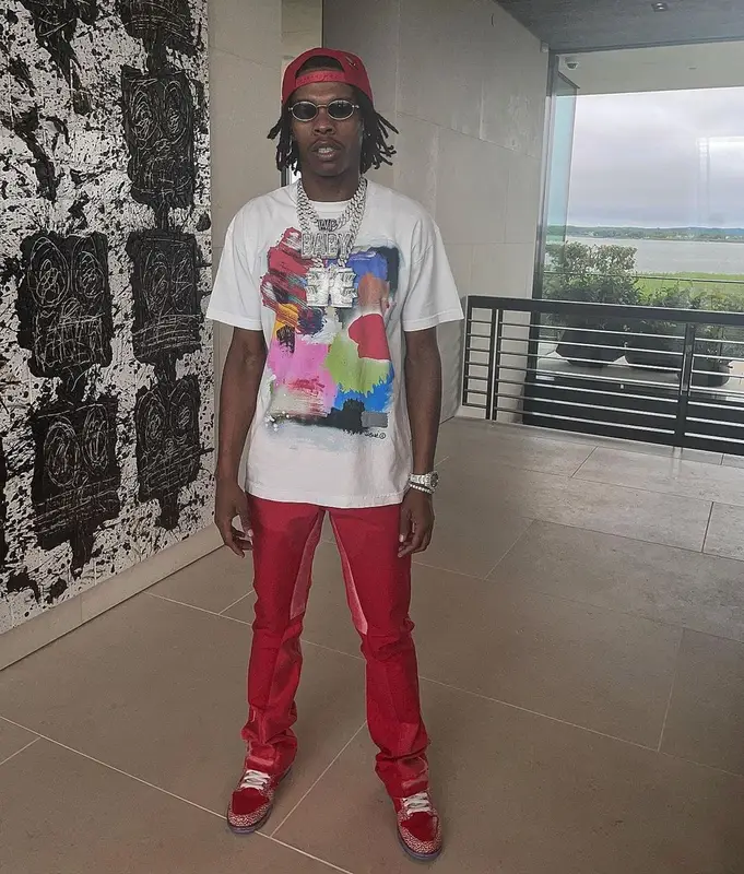 Lil Baby outfit in Gallery Dept., Nike, and New Era, 2021