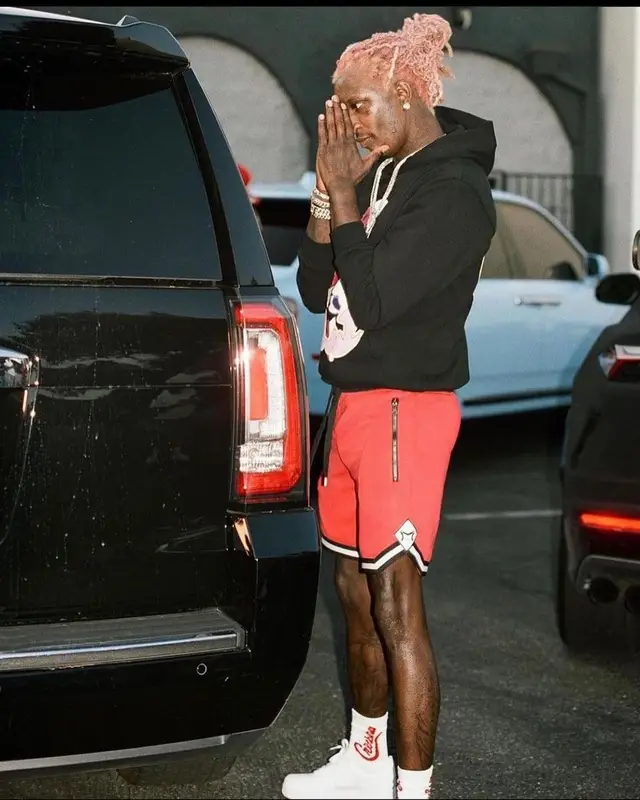 Young Thug outfit in Diva In The USA, Modisch, and Nike, 2021