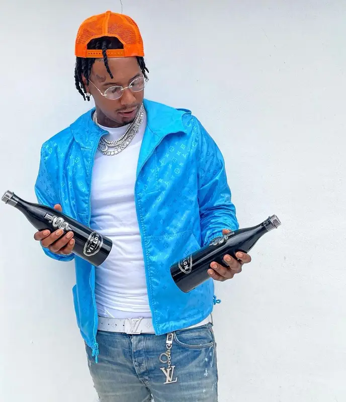 Moneybagg Yo outfit in Louis Vuitton, Amiri, and Cartier, 2021