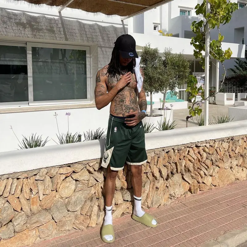 Young Adz outfit in Nike, New Era, and Milwaukee Bucks, 2021