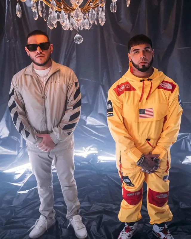 Anuel AA outfit in Supreme, Jordan, and The North Face, 2021
