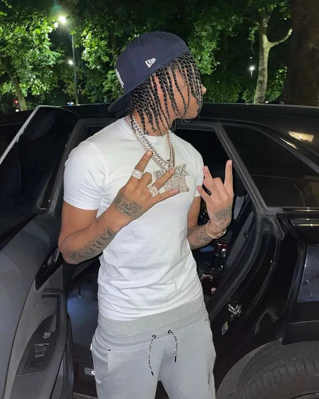 Digga D outfit in Nike and New Era, 2021