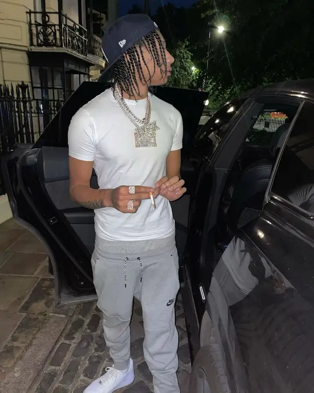 Digga D outfit in Nike and New Era, 2021