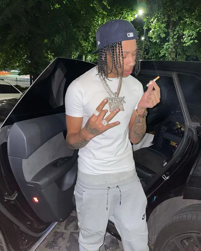 Digga D outfit in Nike and New Era, 2021