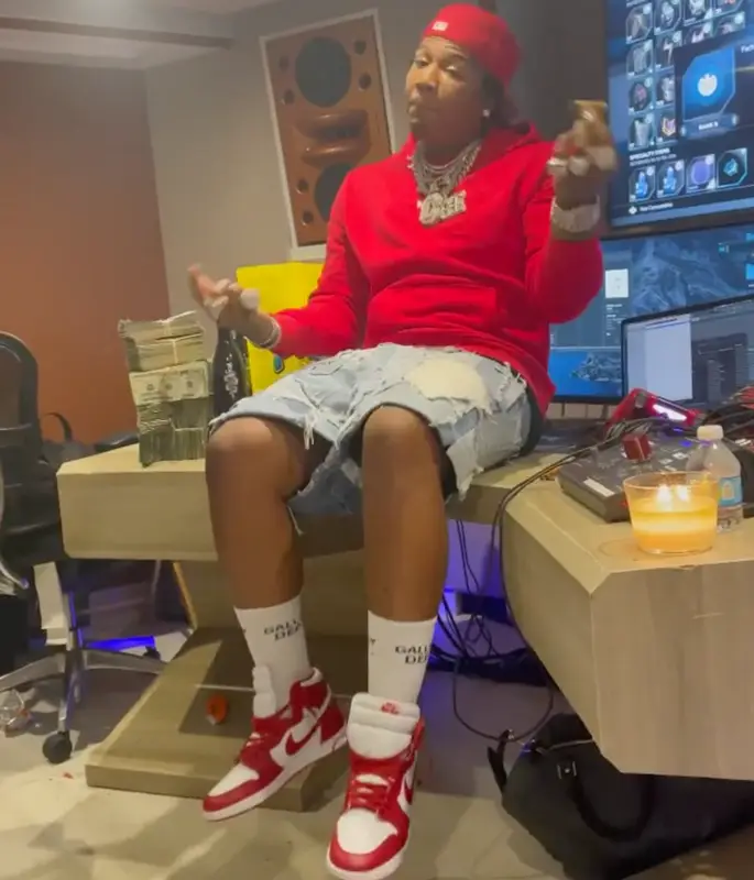 Moneybagg Yo outfit in Well Known Studios, Gallery Dept., and New Era, 2021