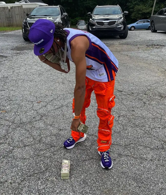 Lil Baby outfit in Space Jam, Supreme, and New Era, 2021