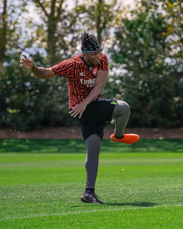 KSI outfit in Adidas and Sidemen Clothing, 2021