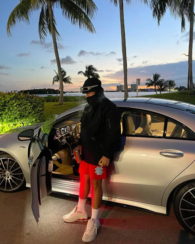 Feid outfit in Eric Emanuel, Oakley, and Supreme, 2021
