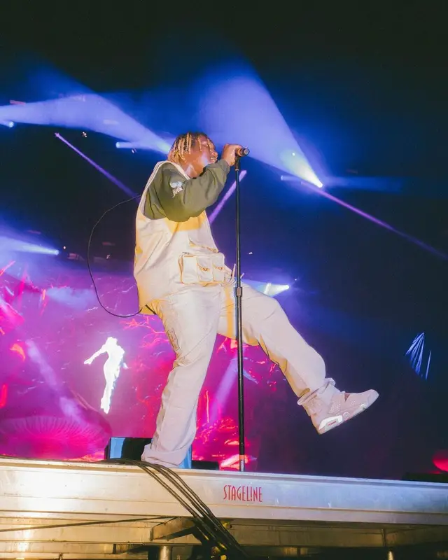 Don Toliver outfit in Jordan, Travis Scott Merch, and Cactus Jack, 2021