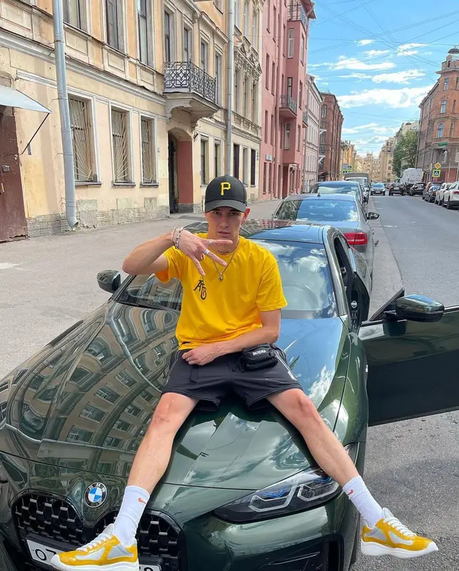 Obladaet outfit in Obladaet Merch, Balenciaga, and New Era, 2021