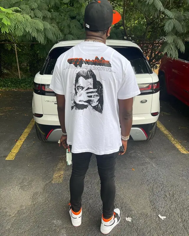 Bankroll Freddie outfit in Off-White, Nike, and New Era, 2021