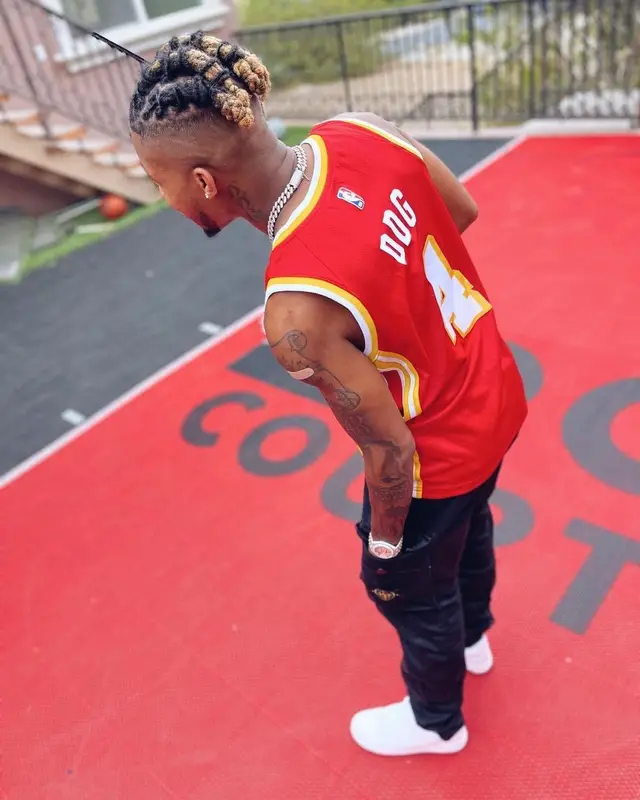 DDG outfit in Atlanta Hawks, Stone Island, and Nike, 2021