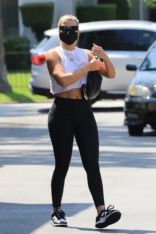 Sofia Richie outfit in Lululemon, Nike, and The Row, 2021