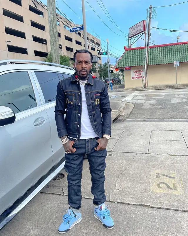 Sauce Walka outfit in Evisu and Jordan, 2021