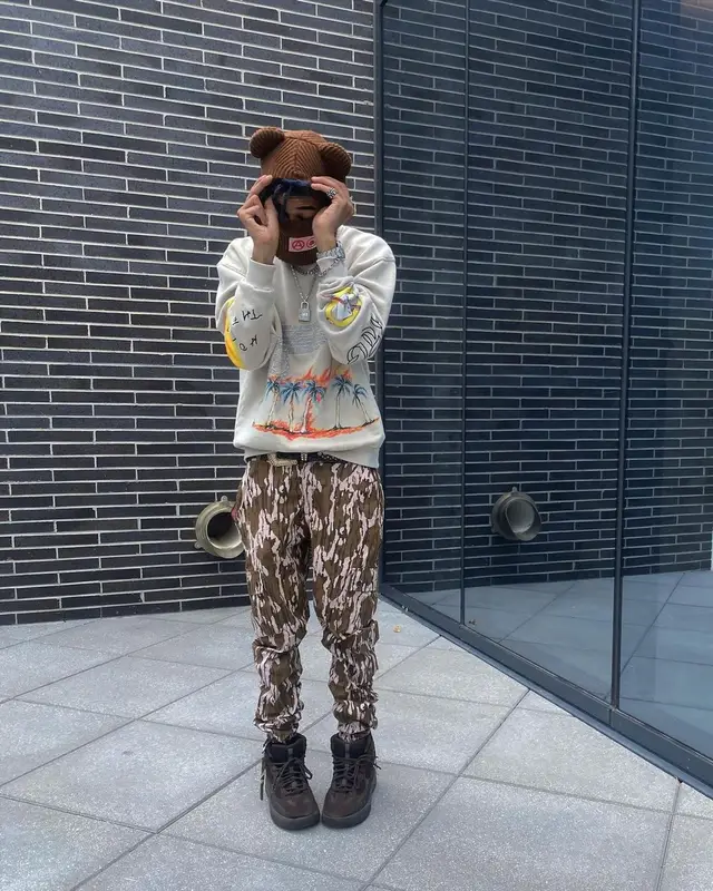 TheHxliday outfit in Yeezy and B.B. Simon, 2021