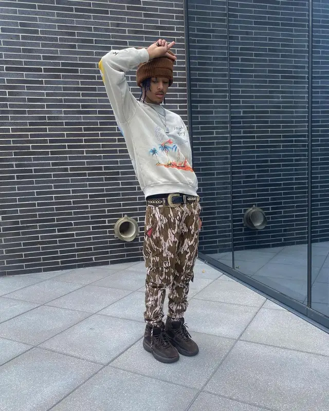 TheHxliday outfit in Yeezy and B.B. Simon, 2021