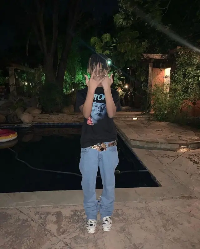 Kashdami outfit in Levi’s, Converse, and B.B. Simon, 2021
