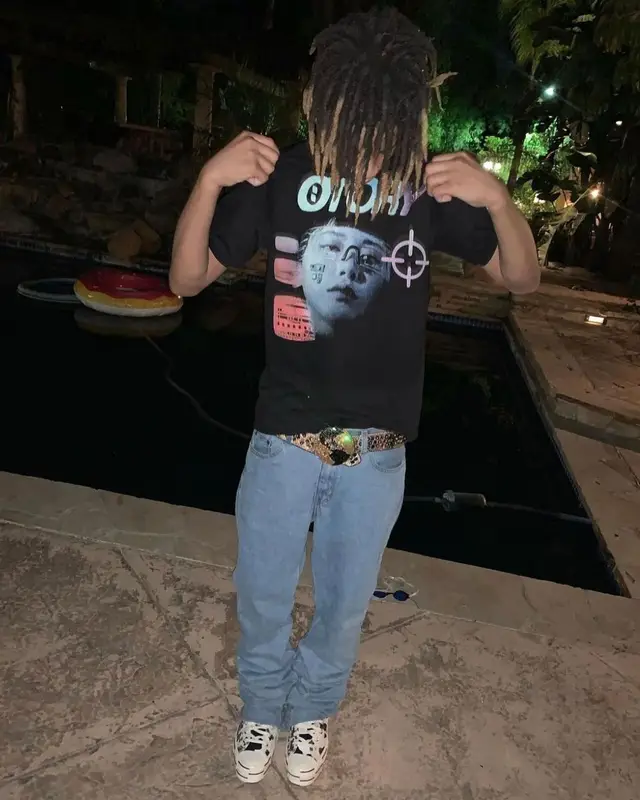 Kashdami outfit in Levi’s, Converse, and B.B. Simon, 2021