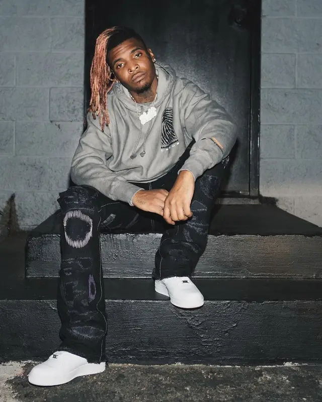 Lil Keed outfit in Lexus, Skins, and Nike, 2021