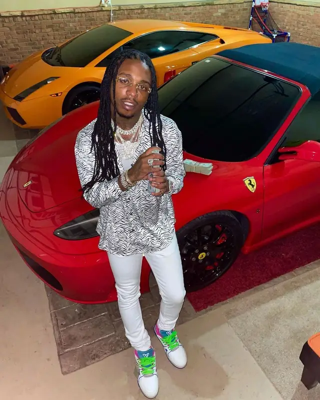 Jacquees outfit in Zara, Louis Vuitton, and Cartier, 2021