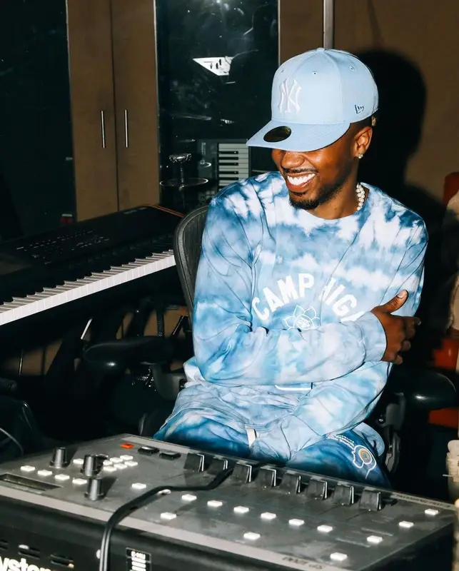 Metro Boomin outfit in Camp High, Louis Vuitton, and New Era, 2021