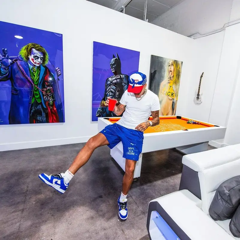 Sfera Ebbasta outfit in Hanes, Gallery Dept., and Supreme, 2021