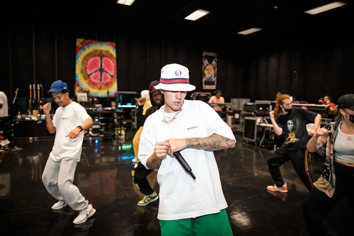 Justin Bieber outfit in Balenciaga, Omnis Studios, and Sergio Tacchini, 2021