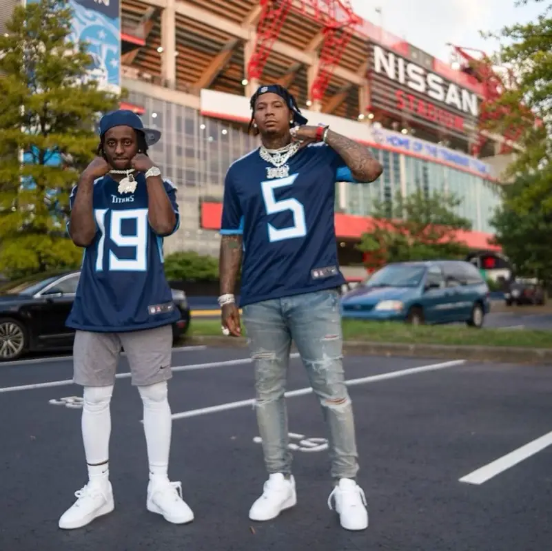 Moneybagg Yo outfit in Nike, New Era, and NFL, 2021