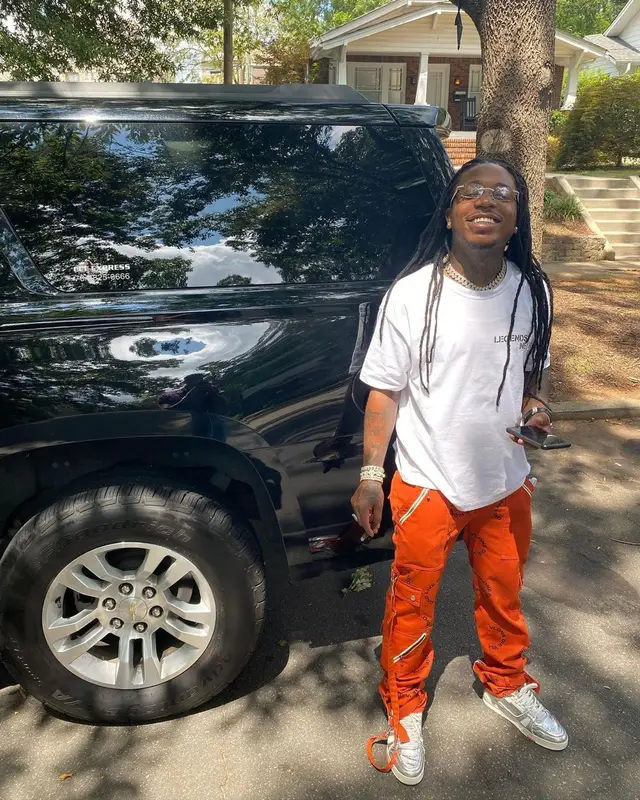 Jacquees outfit in Juice Wrld Merch, Cartier, and Vlone, 2021