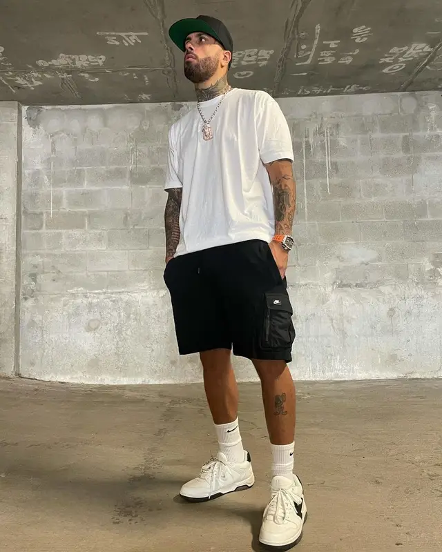 Nicky Jam outfit in Nike and Off-White, 2021