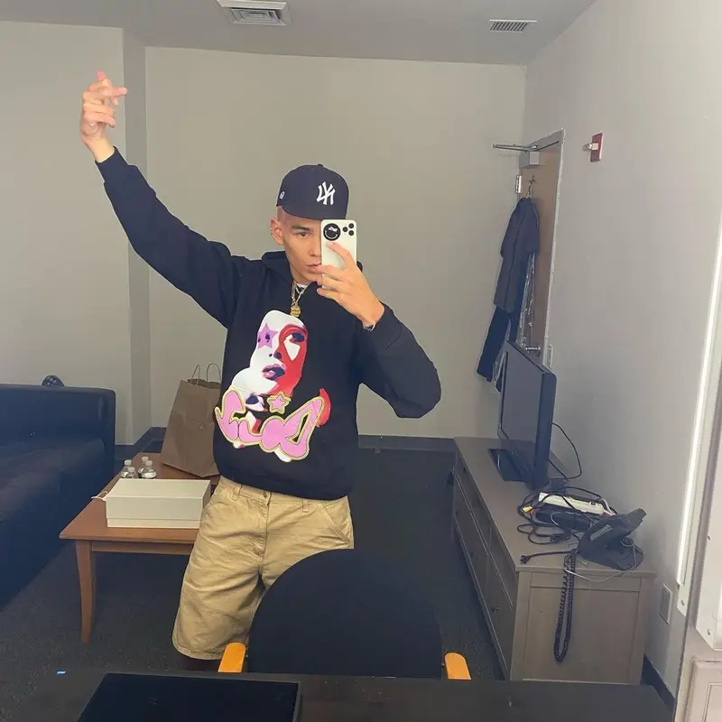 Evan Mock outfit in Diva In The USA, 2021