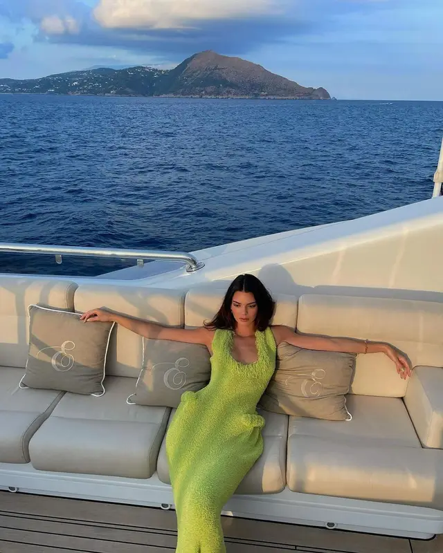 Kendall Jenner outfit in Agmes, Bottega Veneta, and Monica Vinader, 2021