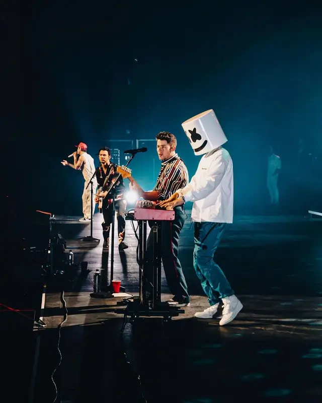 Marshmello outfit in C.P. Company, Nike, and Marshmello Merch, 2021