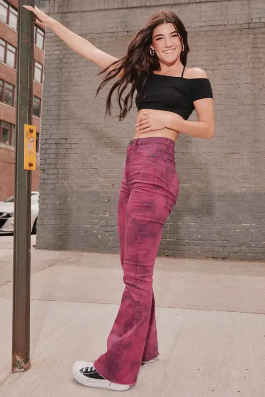 Charli D'Amelio outfit in Social Tourist and Converse, 2021