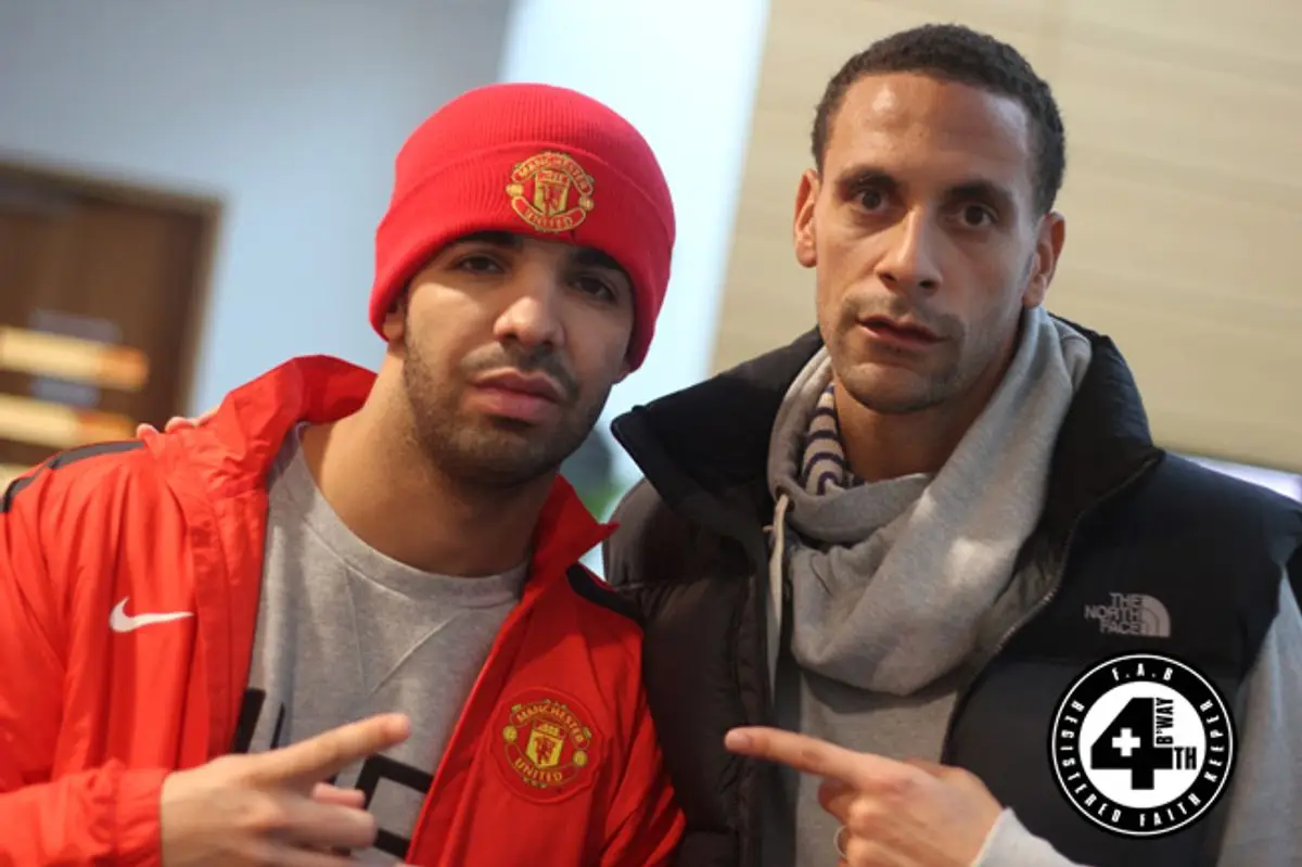 Drake outfit in Nike, New Era, and Manchester United, 2021